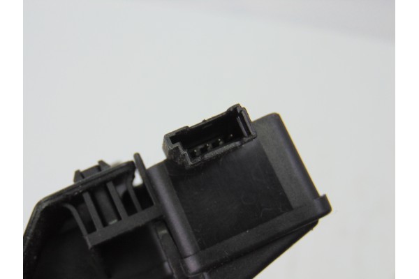 7840617  CERRADURA MALETERO / PORTON BMW SERIE 1 BERLINA (E81/E87) 118d 2007 7840617 188688 BMW - 2