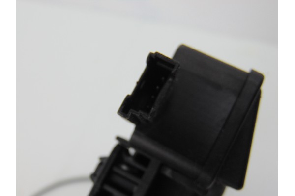 7840617  CERRADURA MALETERO / PORTON BMW SERIE 1 BERLINA (E81/E87) 118d 2007 7840617 188688 BMW - 3