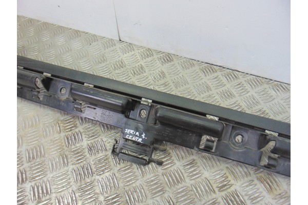 7058521 MOLDURAS TRASERAS BMW SERIE 1 BERLINA (E81/E87) 120d 2008 7058521 190261 BMW - 1