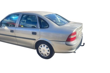 OPEL VECTRA B BERLINA Básico (1999)