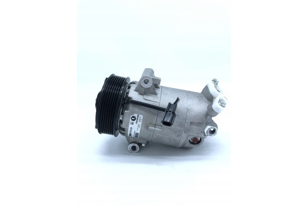 Air conditioning compressor Valeo 813144 230 ml for Renault Traffic 2001 Catalog number of the part 813144