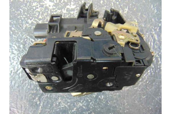 8B0839016B  CERRADURA PUERTA TRASERA DERECHA AUDI A6 AVANT (4B5) 2.7 T Quattro 2001 8B0839016B 180401 AUDI - 3