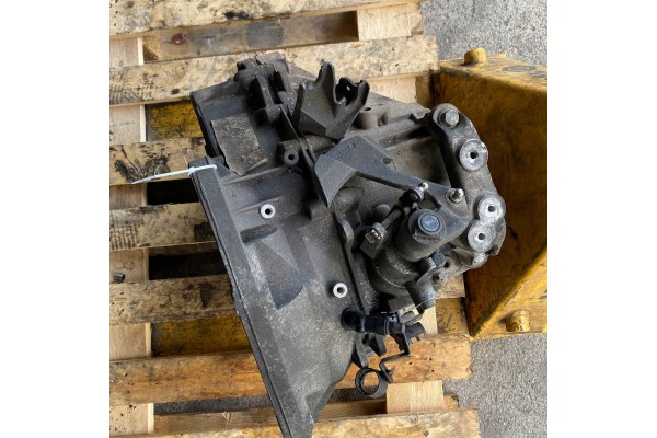 GEARBOX OPEL INSIGNIA 2 0 CDTI F40 Catalog number of the part PRZEKLADNIA RECZNA F40