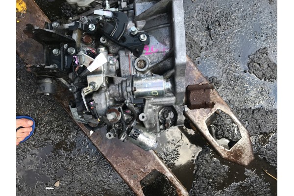 GEARBOX TOYOTA YARIS II 1 4 D4D SEMI AUTOMATIC Catalog number of the part SKRZYNIA BIEGOW TOYOTA YARIS II 1 4 D4D POLAUTOMAT