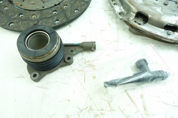 FORD TRANSIT 2 2 TDCi CLUTCH LUK 627304033 1468026 1512917 1675978 Catalog number of the original FORD 1468026 FORD 1512917 FORD