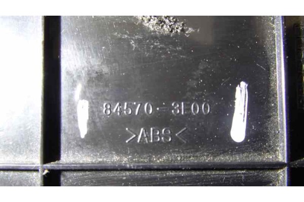84570-3E00 CENICERO KIA SORENTO (BL)