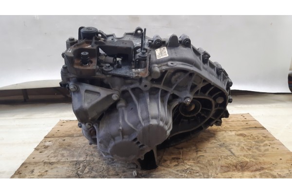 VOLVO S60 2 4 MANUAL TRANSMISSION 9482432 Transmission type manual