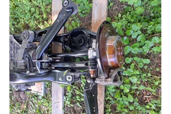 Diferencial trasero suspensión Skoda Octavia 2L TDI