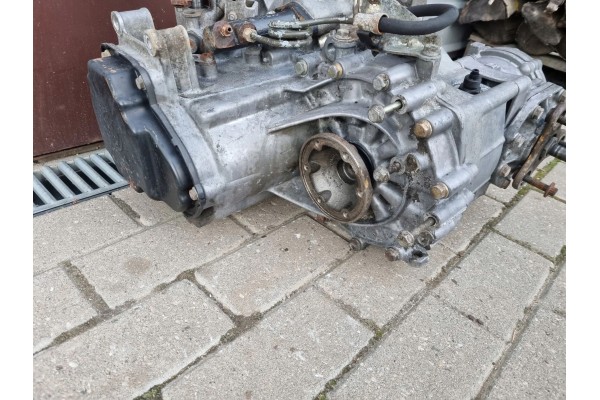 Volkswagen PASSAT B3 1988 Caja de cambios manual de 5 velocidades