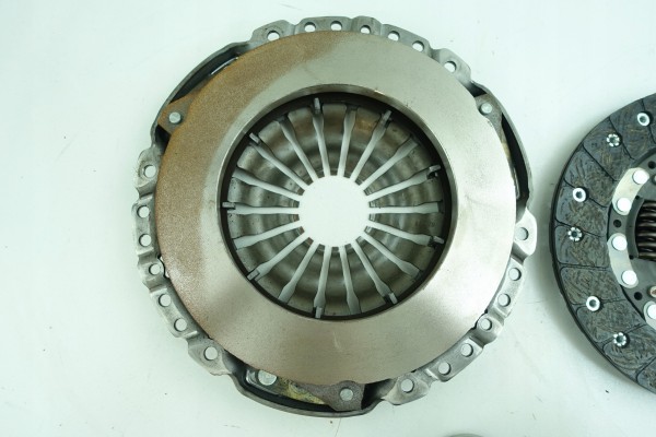 OPEL ASCONA CORSA A KADETT E ASTRA F 620033400 1606010 1606684 LUK Product weight 8 kg