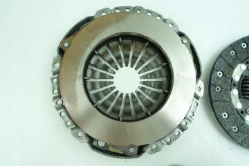 OPEL ASCONA CORSA A KADETT E ASTRA F 620033400 1606010 1606684 LUK Product weight 8 kg