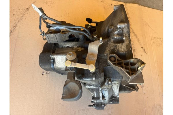 GEARBOX 1 4 HDI 20CQ55 PEUGEOT 207 COMPLETE CITROEN C3 Catalog number of the part SILNIK 1 4 HDI 8HZ PEUGEOT 207 KOMPLETNY WTRYS