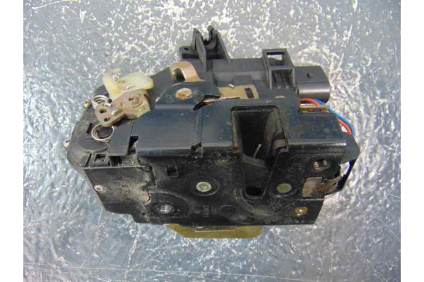 4B1837015B  CERRADURA PUERTA DELANTERA IZQUIERDA AUDI A6 AVANT (4B5) 2.7 T Quattro 2001 4B1837015B 180400 AUDI - 3