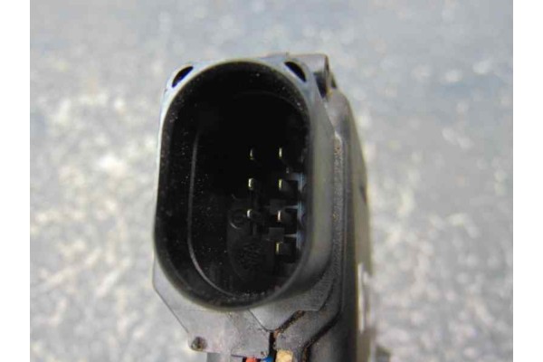 8B0839015B  CERRADURA PUERTA TRASERA IZQUIERDA AUDI A6 AVANT (4B5) 2.7 T Quattro 2001 8B0839015B 180402 AUDI - 1