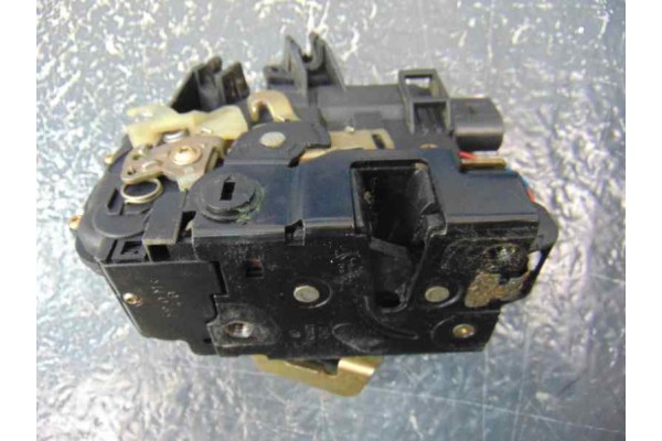 8B0839015B  CERRADURA PUERTA TRASERA IZQUIERDA AUDI A6 AVANT (4B5) 2.7 T Quattro 2001 8B0839015B 180402 AUDI - 3