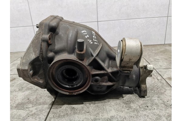 2018 Mercedes Benz E W213 Rear differential A2043510508 Installation side rear