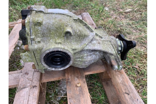 REAR BRIDGE DIFFERENTIAL 3 73 BMW 7 F01 F02 7576977 Car type passenger cars