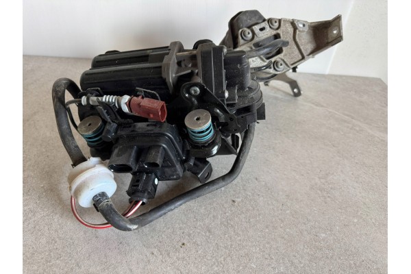Range Rover Sport L461 L460 suspension compressor M8E2 3B484 AB Part manufacturer Land Rover OE