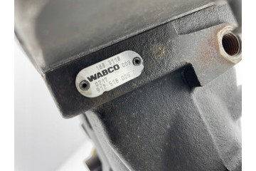 Compresor de aire DAF 106 con tapa dañada 1883118