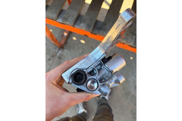 Volvo Renault mountain brake valve 21707054 00351528 Part manufacturer Tender