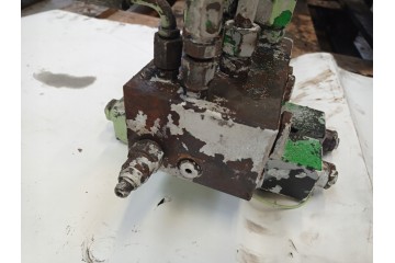 HYDRAULIC DISTRIBUTOR RENAULT FAUN MANAGER G220 Part manufacturer Renault OE