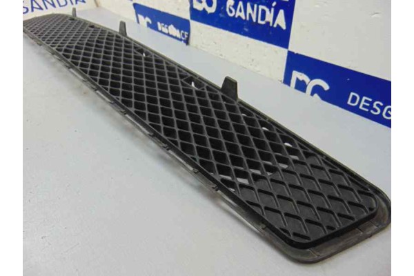 A2048852123 REJILLA PARAGOLPES DELANTERO MERCEDES-BENZ CLASE C (BM 204) BERLINA