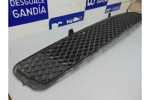 A2048852123 REJILLA PARAGOLPES DELANTERO MERCEDES-BENZ CLASE C (BM 204) BERLINA