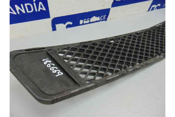 A2048852123 REJILLA PARAGOLPES DELANTERO MERCEDES-BENZ CLASE C (BM 204) BERLINA