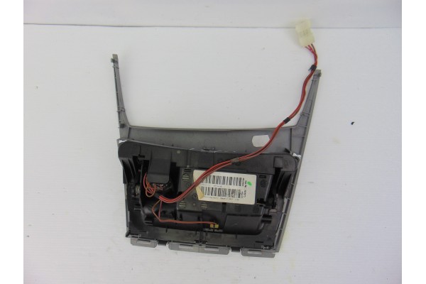 7078571 CENICERO BMW SERIE 1 BERLINA (E81/E87) 118d 2007 7078571 188659 BMW - 2