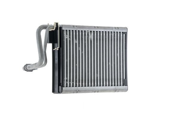 Evaporador Mahle AE 104 000P para instalación de aire acondicionado