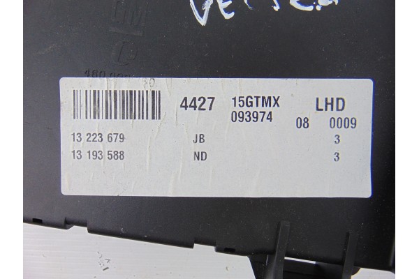 13223679 CAJA RELES / FUSIBLES OPEL VECTRA C BERLINA Elegance 2006 13223679 190017 OPEL - 2