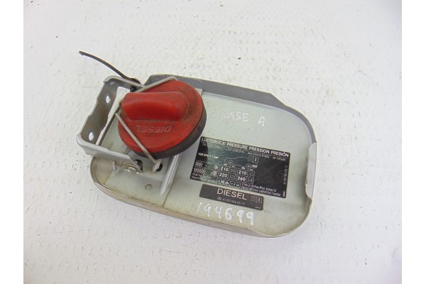 TAPA EXTERIOR COMBUSTIBLE MERCEDES-BENZ CLASE A (BM 169)