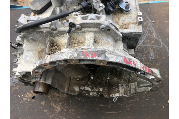 JEEP CHEROKEE KL GEARBOX HOUSING 3 2 4X4 Catalog number of the part JEEP CHEROKEE KL SKRZYNIA BIEGOW OBUDOWA 3 2 4X4