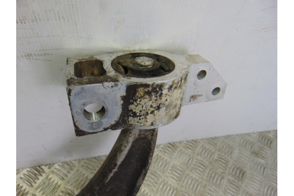 BRAZO SUSPENSION INFERIOR DELANTERO DERECHO VOLKSWAGEN PASSAT BERLINA (3C2)