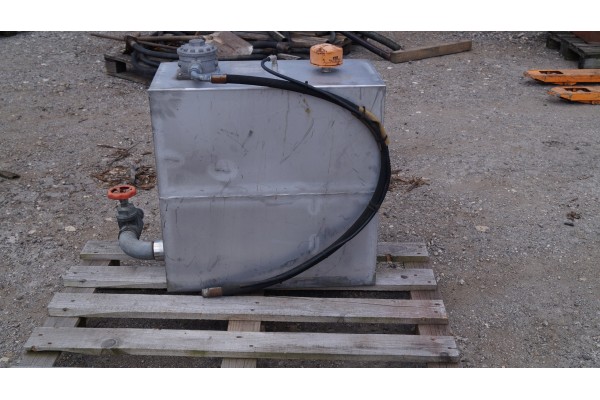 RECTANGULAR OIL TANK FOR LOW LOADER SEMI TRAILER
