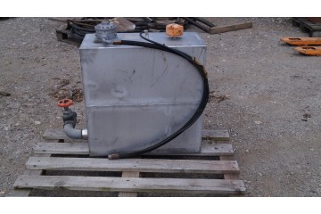 RECTANGULAR OIL TANK FOR LOW LOADER SEMI TRAILER
