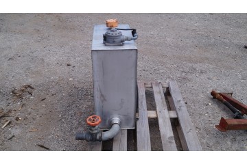 RECTANGULAR OIL TANK FOR LOW LOADER SEMI TRAILER Part manufacturer no brand
