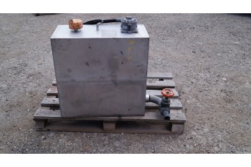 RECTANGULAR OIL TANK FOR LOW LOADER SEMI TRAILER Car type trucks