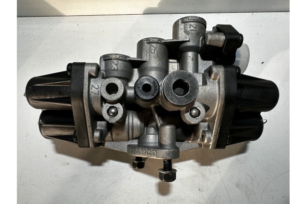 Valve APM Dehumidifier Iveco Hi Way S Way 5802223718 9325050040 Part manufacturer Wabco