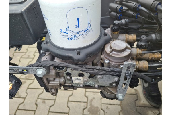VALVE DEHUMIDIFIER APM VOLVO FH 5 FM 5 EURO 6 Catalog number of the part EL2501 23779943 K206437