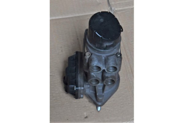 MAIN BRAKE VALVE UNDER PEDAL MAN TGA TGX Car type cargo vans trucks