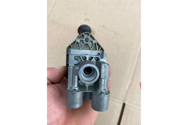 Handbrake valve mb actros WABCO 9617230280 Catalog number of substitutes COJALI 2224519 DT Spare Parts 4 65004 STELLOX 85 19599 