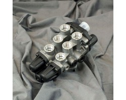 Four circuit valve 9347050057