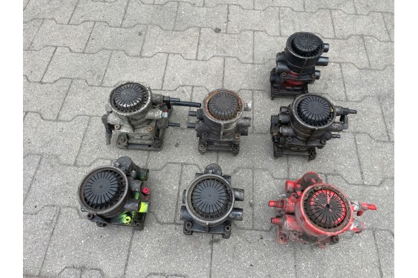 TRAILER VALVE EBS MAN TGX TGS TGA 0486205022 81523016206 Catalog number of the original 0486205022 81523016206