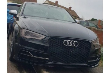 Rejilla Audi A3 8V 12- RSlook negro brillo BlackPiano panal con PDC