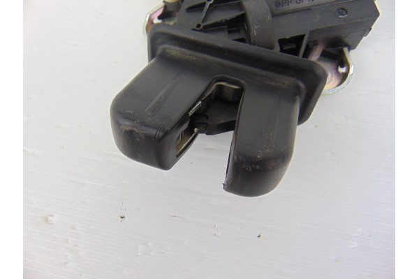 4F5827505D  CERRADURA MALETERO / PORTON VOLKSWAGEN PASSAT BERLINA (3C2) Advance 2005 4F5827505D 189898 VOLKSWAGEN - 4