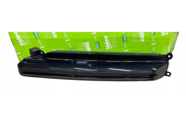 TURN SIGNAL BLINKER FRONT LEFT LED VALEO PORSCHE CAYENNE 2017