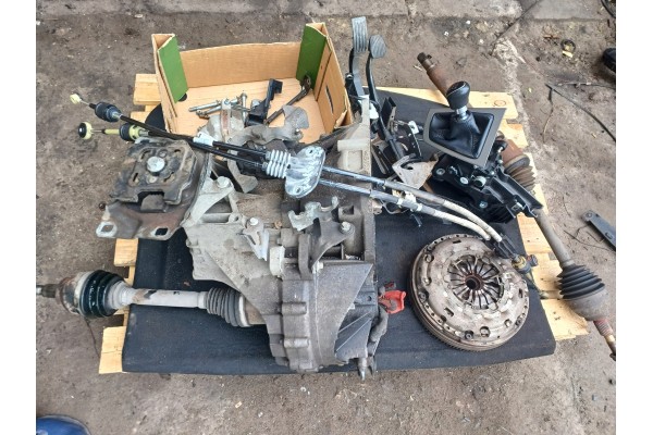 Spacer from 2 0 TDCI machine to manual C max MK2 Grand c max Transmission type manual