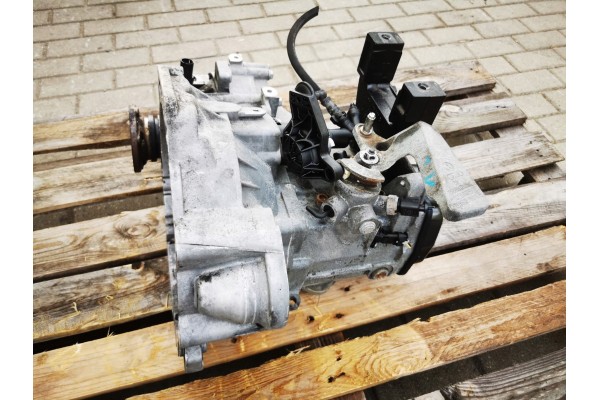 VW POLO 6R 09 14 1 2 TDI MANUAL TRANSMISSION 5 GEARS MZN DISASSEMBLY Transmission type manual