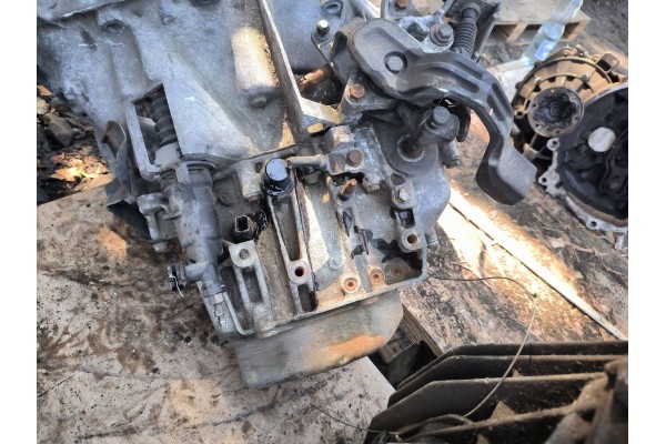Transmission Peugeot 807 2 2 HDI 20LM01 Transmission type manual